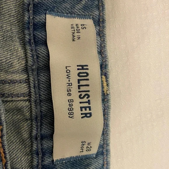 Hollister low rise, baggy jeans           Size 6S (W28) - Picture 2 of 3
